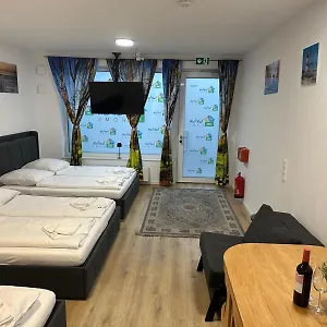 Im Hamburger Strasse-4 Apartment